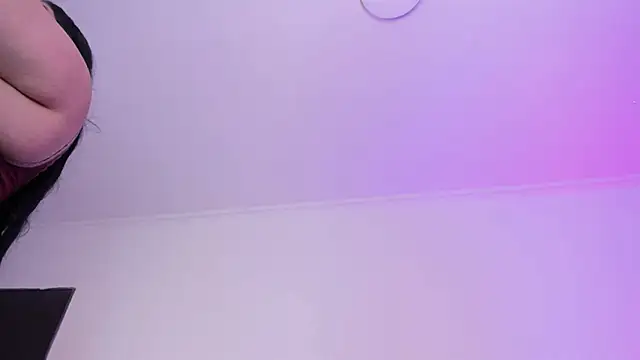 Snapshot of AmberiniHoffman chatting on 28, 11, 2025 AmberiniHoffman online show from 28, 11, 2025