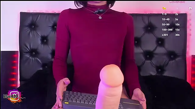 Skyler  blue4 online show from 31, 1, 2025