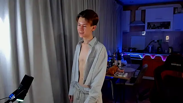 Snapshot of AndrewwCarter2 chatting on 8, 2, 2025 AndrewwCarter2 online show from 8, 2, 2025