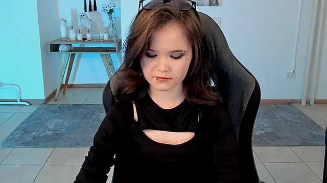 Elainebeness online show from 1, 2, 2025