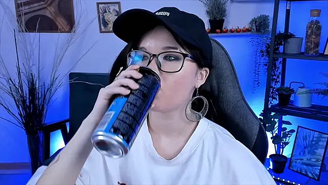 Elainebeness online show from 6, 3, 2025