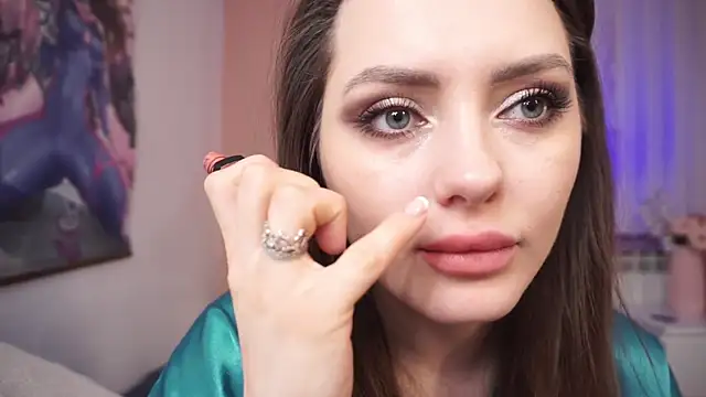 Tender Amber online show from 28, 2, 2025