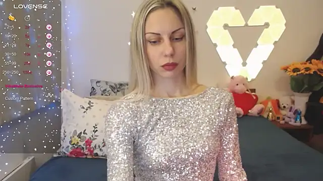 Snapshot of _Loves_ chatting on 7, 12, 2024  Loves  online show from 7, 12, 2024