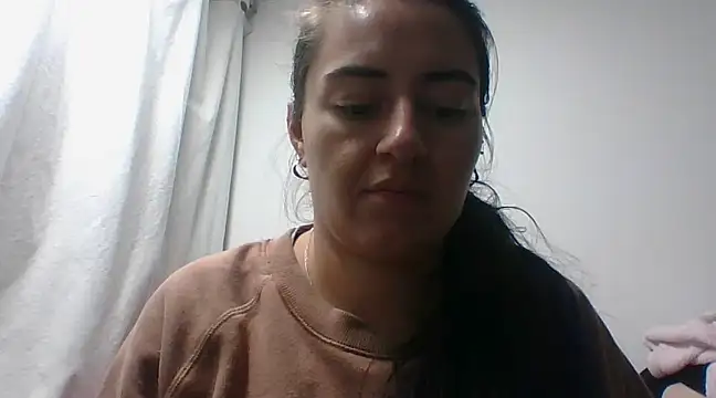  karlie kloss  online show from 2, 12, 2024