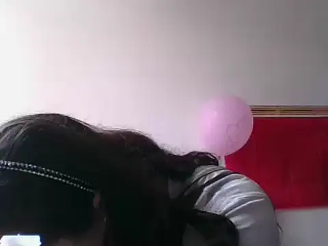  karlie kloss  online show from 18, 2, 2025