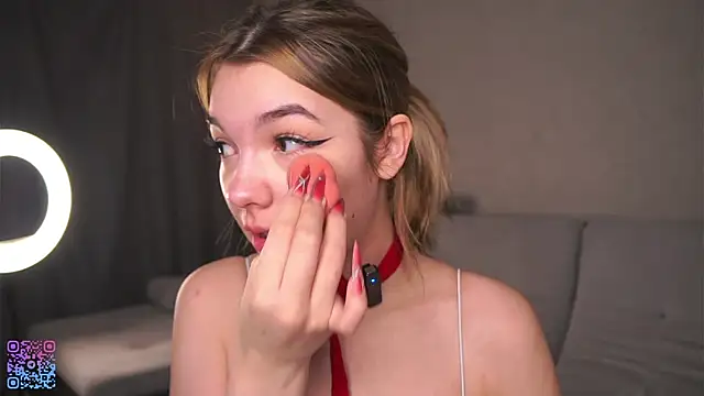 VeronaAppleberry online show from 7, 3, 2025