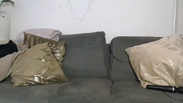 Snapshot of IntiMia chatting on 19, 12, 2024 IntiMia online show from 19, 12, 2024