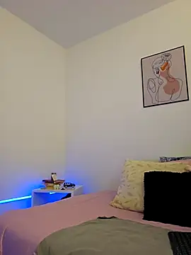 VictoriaEvaans  online show from 4, 11, 2025