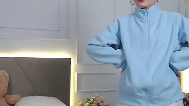 Snapshot of LeilaLow chatting on 21, 12, 2024 LeilaLow online show from 21, 12, 2024