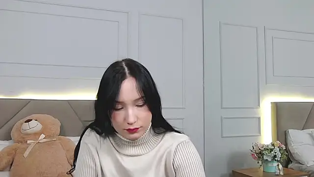 Snapshot of LeilaLow chatting on 24, 12, 2024 LeilaLow online show from 24, 12, 2024