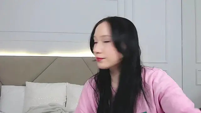 Snapshot of LeilaLow chatting on 25, 1, 2025 LeilaLow online show from 25, 1, 2025