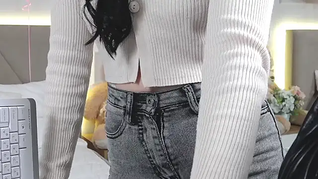 Snapshot of LeilaLow chatting on 15, 2, 2025 LeilaLow online show from 15, 2, 2025