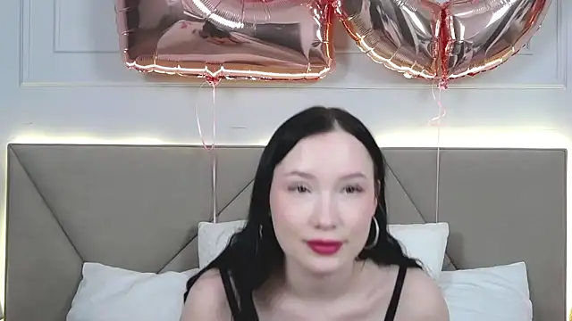 Snapshot of LeilaLow chatting on 18, 2, 2025 LeilaLow online show from 18, 2, 2025