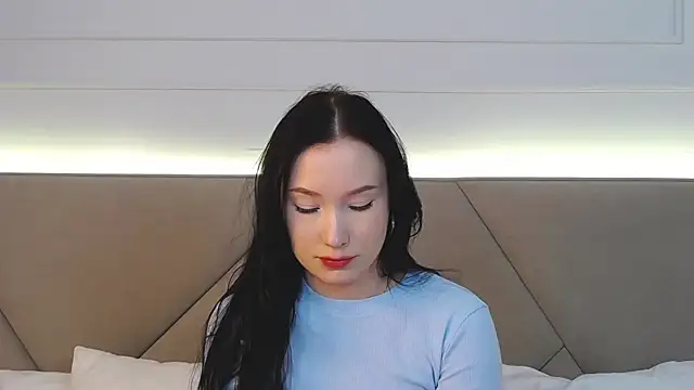 Snapshot of LeilaLow chatting on 25, 2, 2025 LeilaLow online show from 25, 2, 2025