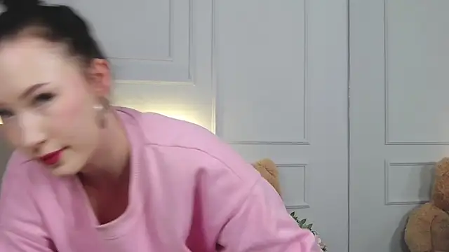 Snapshot of LeilaLow chatting on 27, 2, 2025 LeilaLow online show from 27, 2, 2025