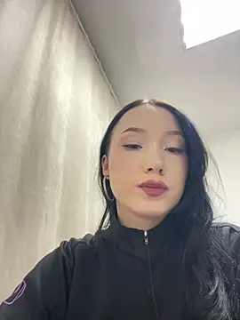 Snapshot of LeilaLow chatting on 28, 2, 2025 LeilaLow online show from 28, 2, 2025