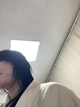 Snapshot of LeilaLow chatting on 6, 3, 2025 LeilaLow online show from 6, 3, 2025