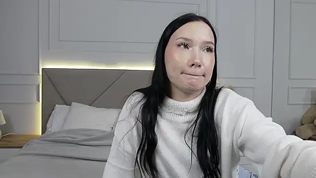 Snapshot of LeilaLow chatting on 9, 9, 2025 LeilaLow online show from 9, 9, 2025