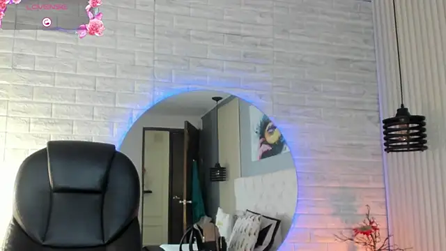 nicole  parker1 online show from 13, 1, 2025