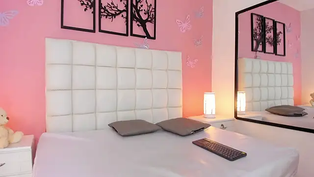 Snapshot of RenataJhonson_ chatting on 11, 3, 2025 RenataJhonson online show from 11, 3, 2025