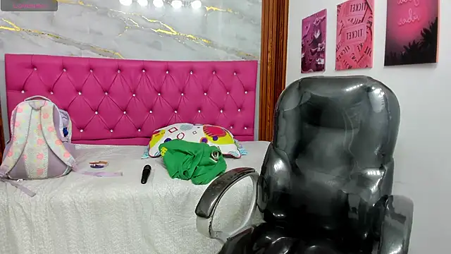 Snapshot of Helen_russo chatting on 25, 4, 2026 Helen russo online show from 25, 4, 2026
