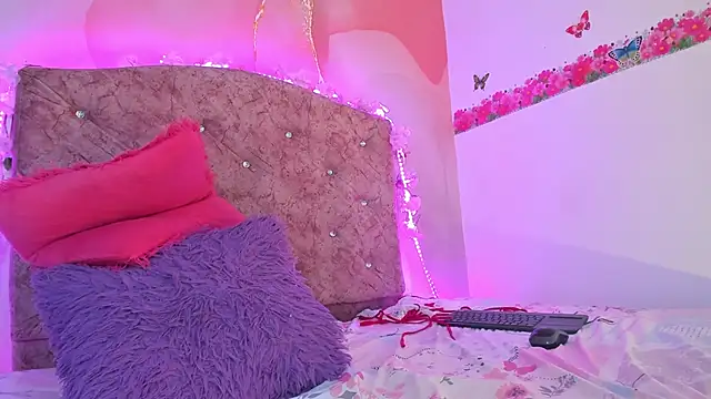 Snapshot of Bella__sweet chatting on 3, 1, 2025 Bella sweet online show from 3, 1, 2025