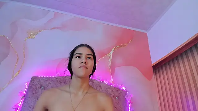 Snapshot of Bella__sweet chatting on 7, 3, 2025 Bella sweet online show from 7, 3, 2025