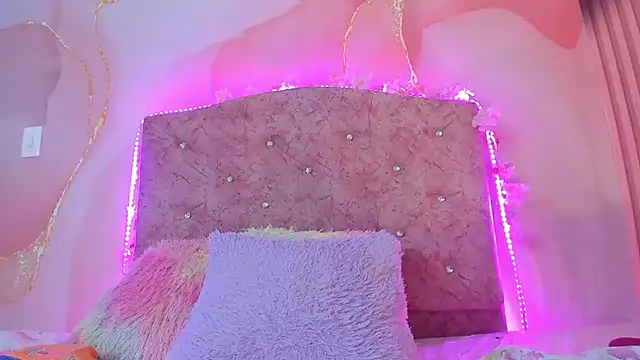 Snapshot of Bella__sweet chatting on 16, 3, 2025 Bella sweet online show from 16, 3, 2025