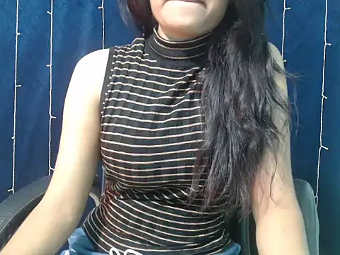 Snapshot of Yashi chatting on 12, 11, 2025 Yashi online show from 12, 11, 2025