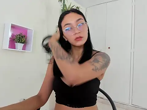 Snapshot of ASIAM_BRUNET chatting on 29, 10, 2025 ASIAM BRUNET online show from 29, 10, 2025