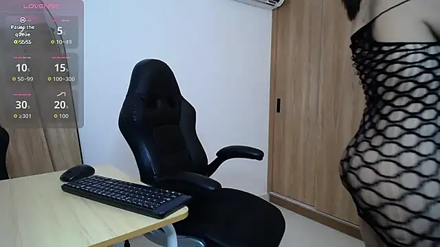 Snapshot of karoll_marquez chatting on 27, 9, 2025 karoll marquez online show from 27, 9, 2025