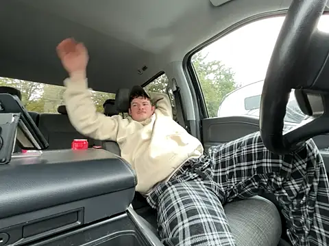 Snapshot of skittlez82 chatting on 18, 10, 2025 skittlez82 online show from 18, 10, 2025