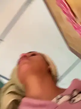 Hannahb-e2 online show from 19, 12, 2025