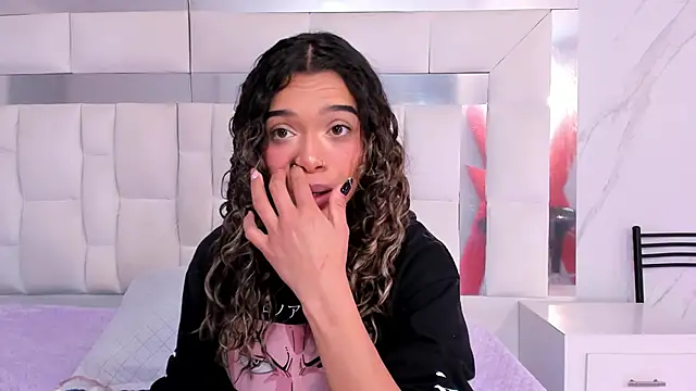 Snapshot of BritneyCollins chatting on 7, 10, 2025 BritneyCollins online show from 7, 10, 2025