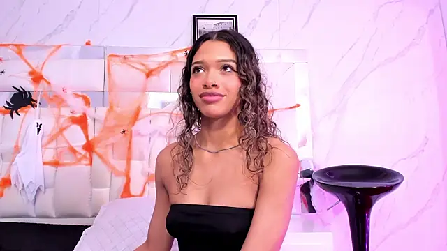 Snapshot of BritneyCollins chatting on 12, 10, 2025 BritneyCollins online show from 12, 10, 2025