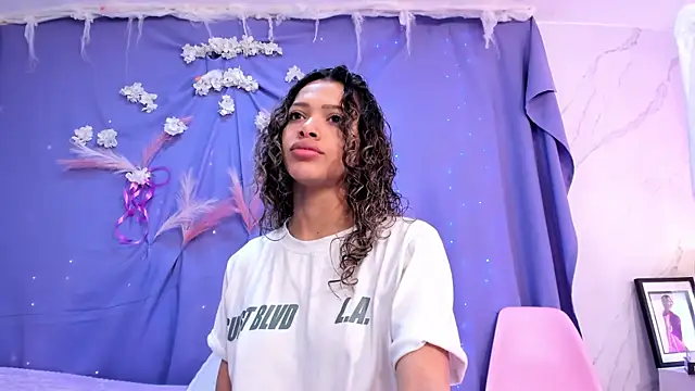 Snapshot of BritneyCollins chatting on 30, 10, 2025 BritneyCollins online show from 30, 10, 2025