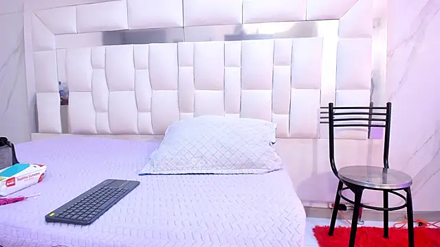 Snapshot of BritneyCollins chatting on 5, 11, 2025 BritneyCollins online show from 5, 11, 2025