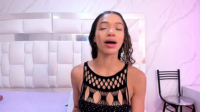 Snapshot of BritneyCollins chatting on 13, 11, 2025 BritneyCollins online show from 13, 11, 2025