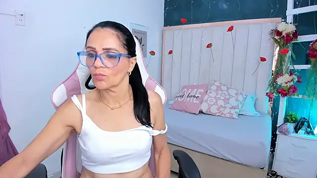 margot smith  online show from 28, 3, 2026