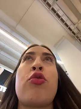 Holly Play online show from 25, 12, 2024