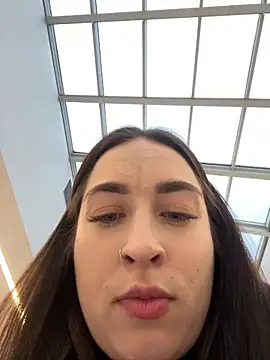 Holly Play online show from 25, 12, 2024