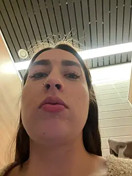 Holly Play online show from 30, 12, 2024