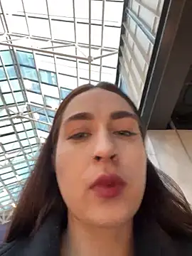 Holly Play online show from 31, 12, 2024