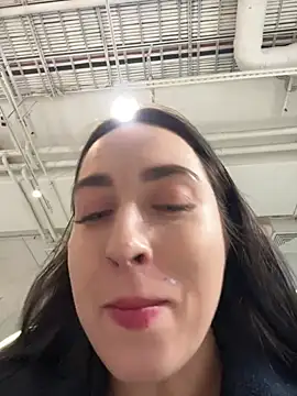 Holly Play online show from 28, 1, 2025