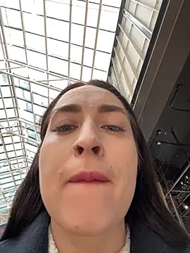 Holly Play online show from 6, 2, 2025