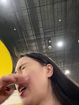 Holly Play online show from 24, 2, 2025