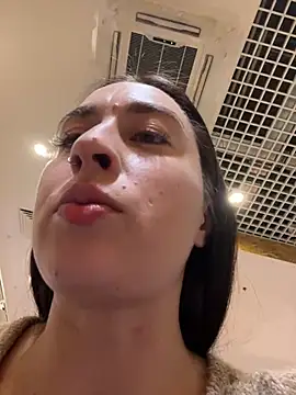 Holly Play online show from 12, 3, 2025