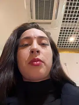 Holly Play online show from 18, 3, 2025