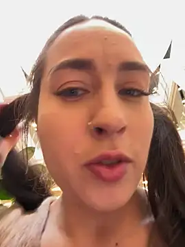 Holly Play online show from 22, 3, 2025