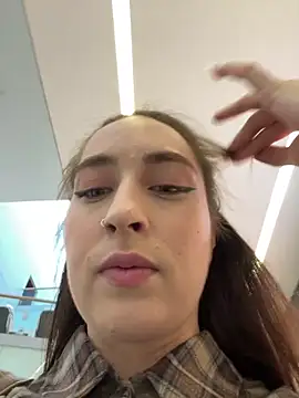 Holly Play online show from 9, 9, 2025